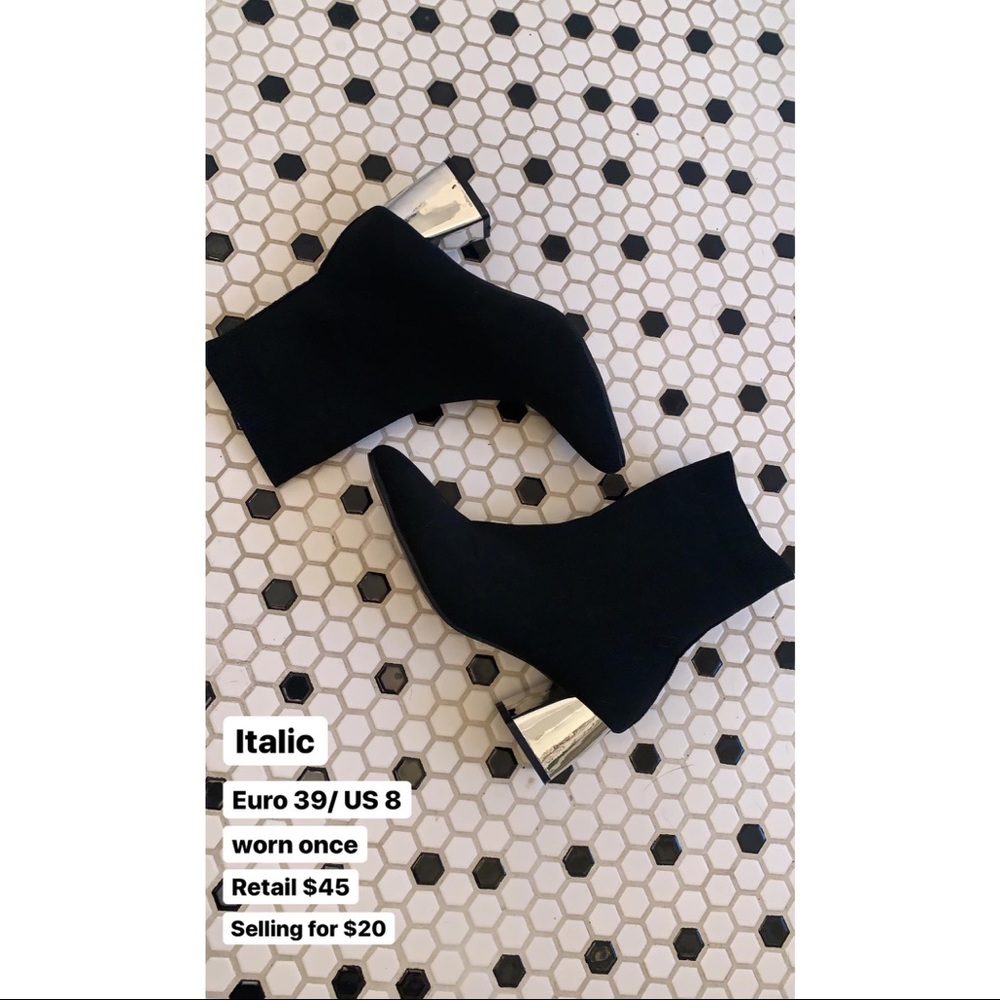 Italic booties